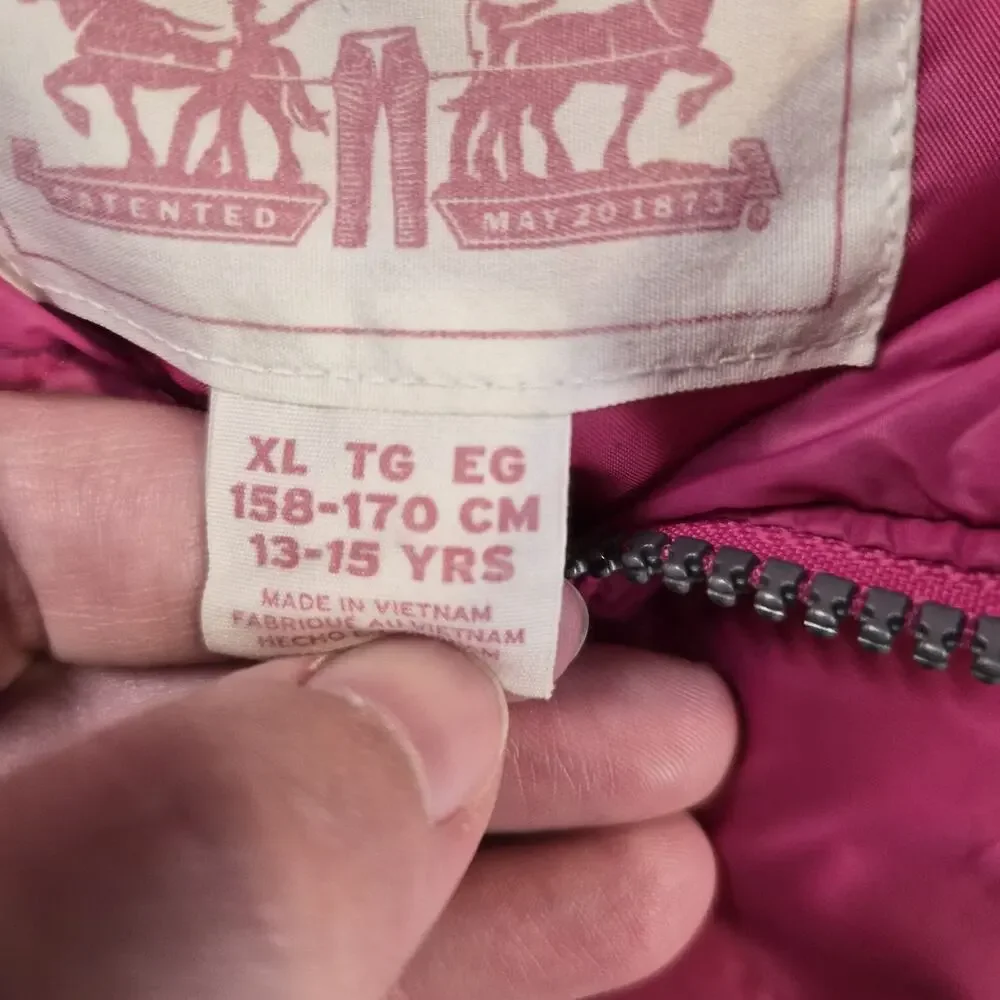 Levi’s Pink Puffer Jacket Hooded Girls 13-15 Size XL